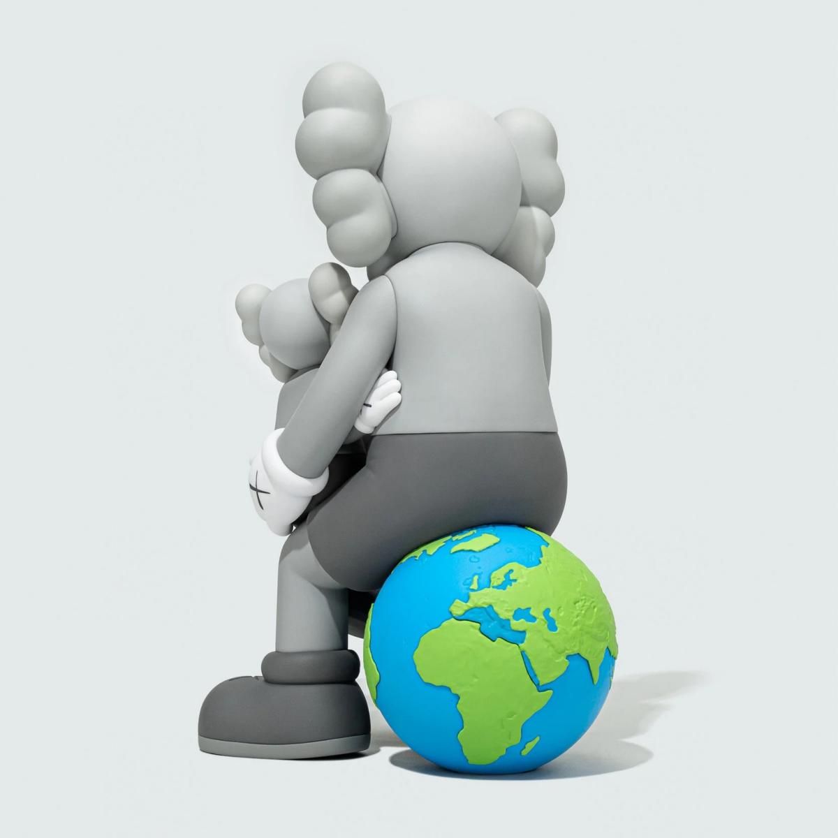 Kaws- Vinyl Figure "Holiday Thailand- Grey"