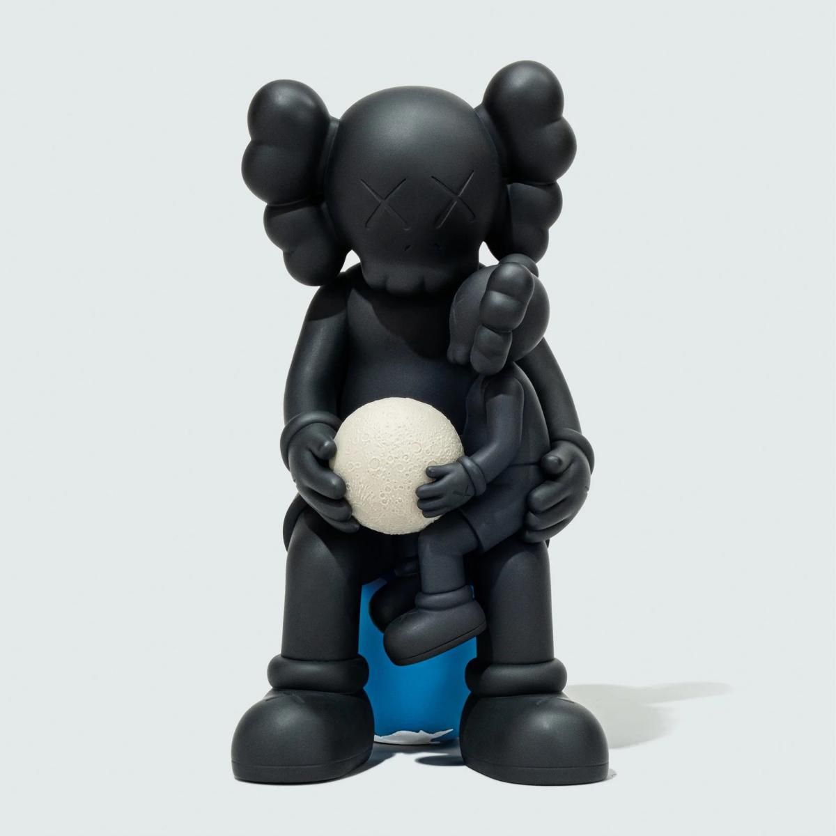 Kaws- Vinyl Figure "Holiday Thailand- Black"