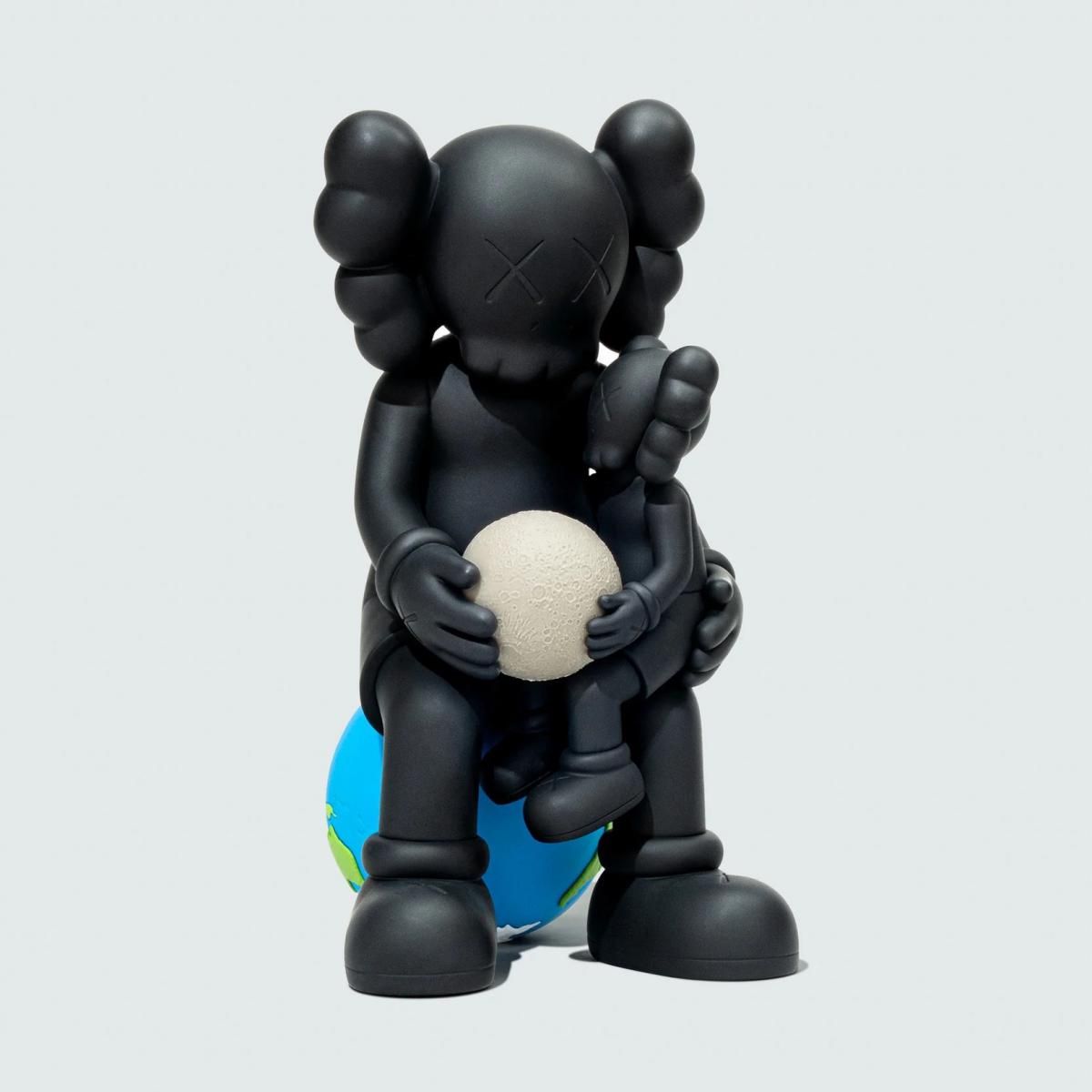 Kaws- Vinyl Figure "Holiday Thailand- Black"
