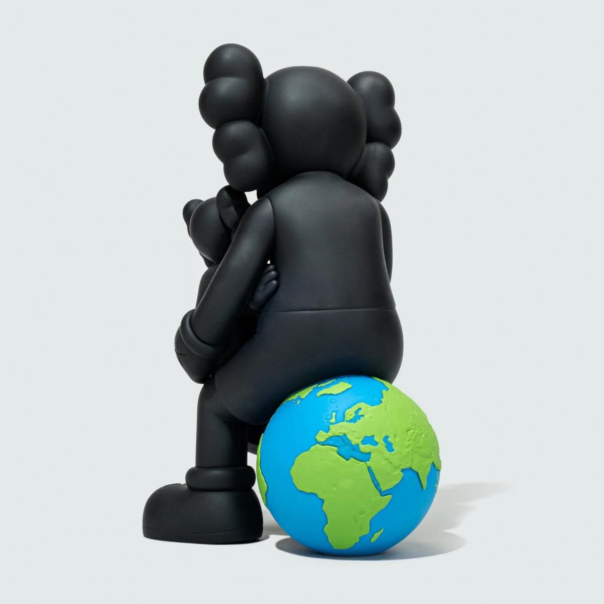 Kaws- Vinyl Figure "Holiday Thailand- Black"