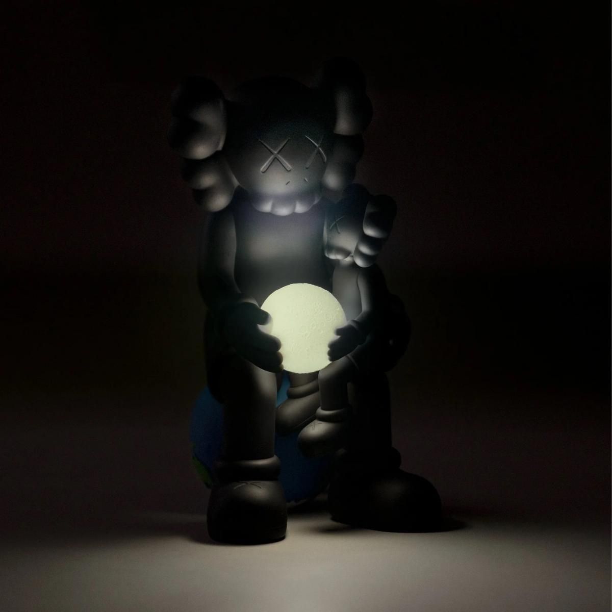 Kaws- Vinyl Figure "Holiday Thailand- Black"